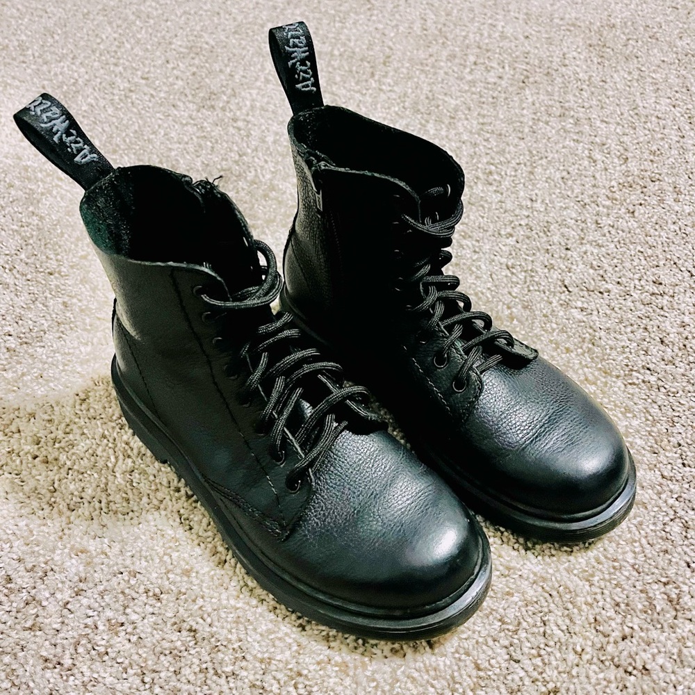 Dr. Martens - 
Junior 1460 
Faux Fur Lined Boots